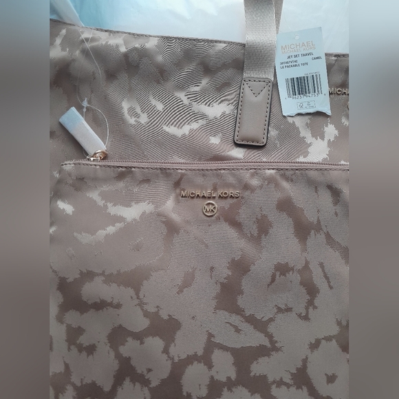 New Michael Kors Jet Set Extra Large Packable Tote & Matching Travel Pouch NWT - Picture 10 of 12